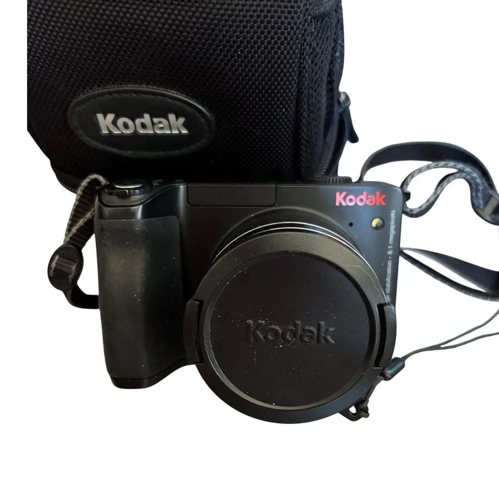 Kodak EasyShare ZD8612 IS Digital Camera 8.1MP‎ 12x Optical Zoom Black HD Bundle
